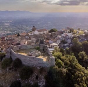 Si perde nei boschi di Castel San Pietro Romano, ritrovato 21enne