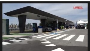 Autostrade per l’Italia inaugura sette nuove stazioni di ricarica ultra fast