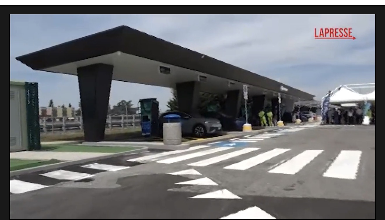 Autostrade per l’Italia inaugura sette nuove stazioni di ricarica ultra fast