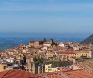 Sezze, macchine degli ispettori del lavoro vandalizzate al termine di un controllo