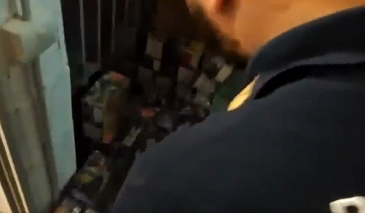 Roma – Scoperta una “polveriera domestica” all’Aurelio: in una cantina 25 batterie di fuochi pirotecnici da 100 colpi (VIDEO)
