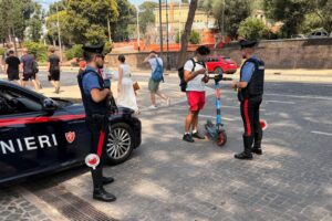 Obbligo di assicurazione per i monopattini, raffica di multe a poche ore dall’entrata in vigore delle nuove normative