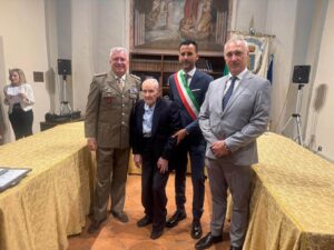 Boville Ernica – Medaglia commemorativa e distintivo d’onore per Natale Veronesi, soldato di 106 anni