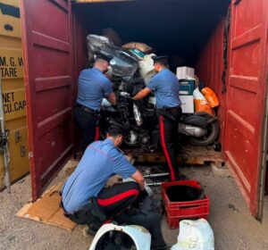 Roma – Furti di moto al quartiere Parioli, carabinieri scovano 21 container pronti per portarle all’estero