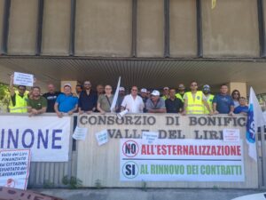 Cassino – 21 lavoratori senza rinnovo contrattuale: sit-in di protesta dell’Ugl al Consorzio di Bonifica Valle del Liri
