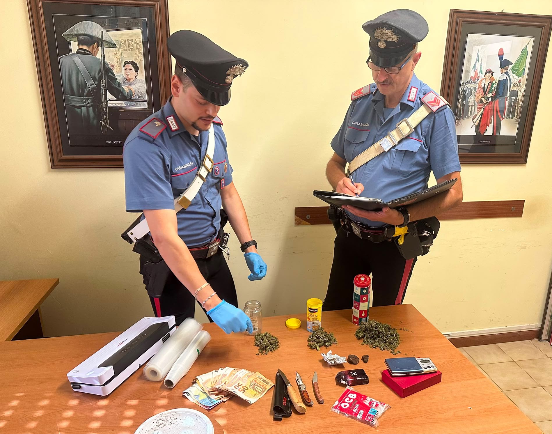 Subiaco –  Settantenne pusher beccato a spacciare in strada, in casa gli trovano un etto e mezzo di droga