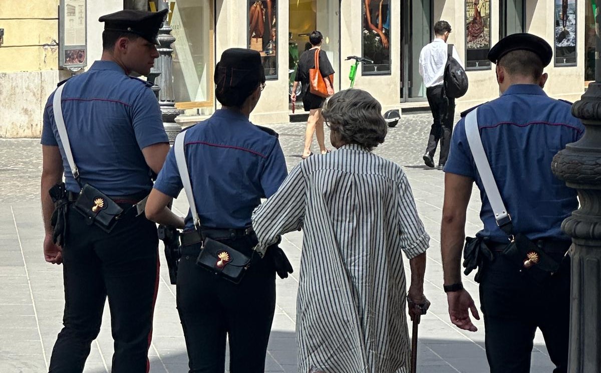 Telefonava ad anziani per truffarli: arrestato sul lungomare di Viareggio, un raggiro anche a Viterbo