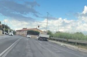 Civitavecchia – Semaforo in tilt a Campo dell’oro: “Rischio altissimo di incidenti”