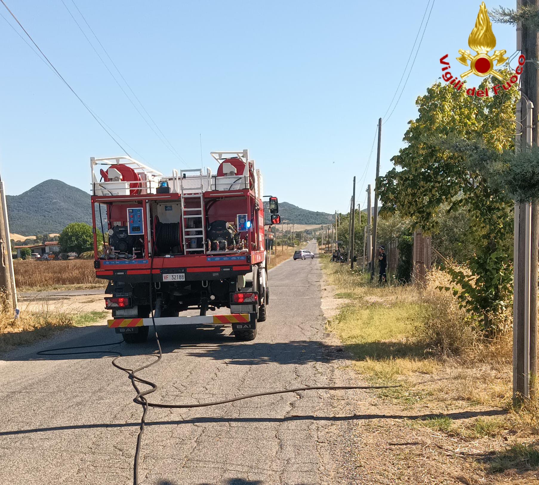 Cerveteri – Incendio di sterpaglie in via Fosso di Centocorvi