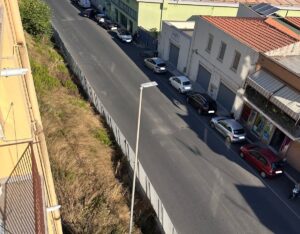 Civitavecchia – Palazzi Ater di via Isonzo, muro crollato e pericolante da sette anni (FOTO)