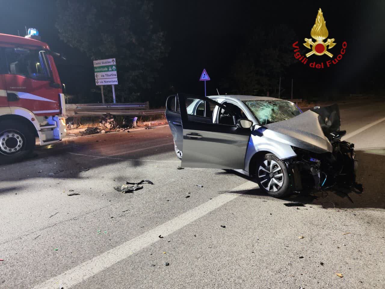 Roma – Schianto nella notte sul viadotto: giovane estratto dalle lamiere e trasferito in codice rosso