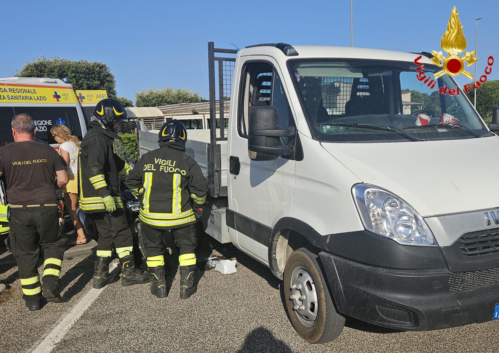 Civitavecchia – Scooter contro furgone a Sant’Agostino: giovane in gravi condizioni trasferito in elisoccorso
