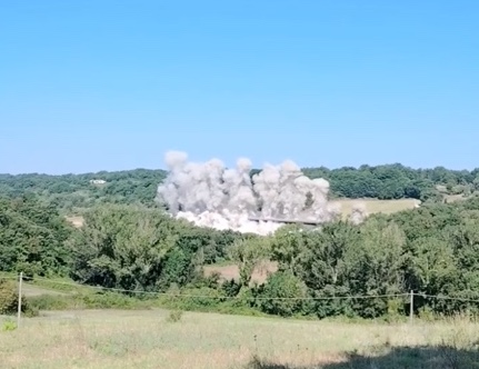 Esplosione controllata sul viadotto Malle di Orte: abbattuta la vecchia carreggiata verso Civitavecchia
