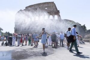 Caldo record in Italia, oggi 16 città da bollino rosso: sabato salgono a 19, poi arriva la svolta meteo