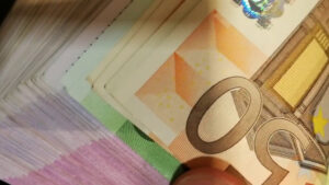 Crescono i prestiti a famiglie e imprese