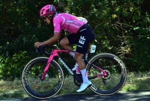 Al Tour Carapaz vince la 18^ tappa, Pogacar saldamente in maglia gialla