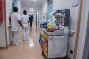 Sanità, intesa sul contratto: “Aumento di 240 euro al mese per gli infermieri”