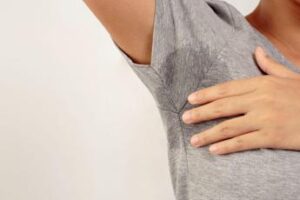 Svelato l’interruttore genetico che fa sudare troppo, nuove speranze per l’iperidrosi