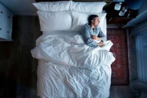 “Lavoratori over 50 non dormono”, l’allarme a causa dello stress