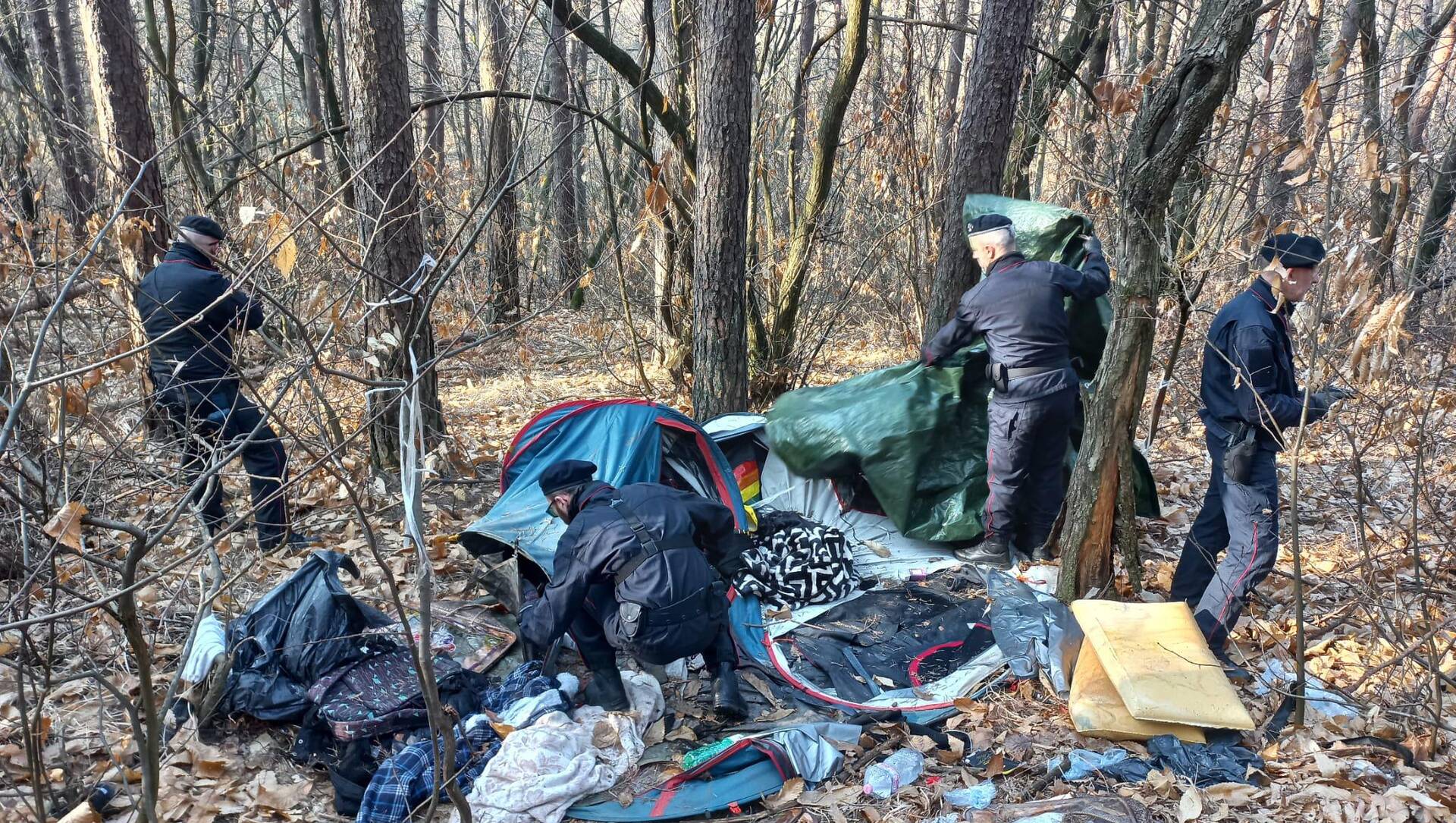 Schiavi nel bosco: la tratta della droga che sfrutta i migranti nella Tuscia