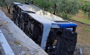 Bus fuori strada a Formia, morto un passeggero
