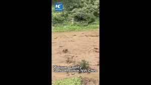 Cina, Gansu, corsa contro il tempo per i soccorsi dopo un’alluvione