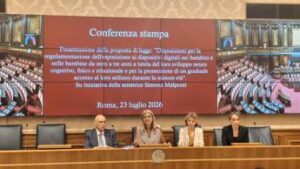 Pediatri: “No a dispositivi digitali sotto i 3 anni”, prima proposta di legge