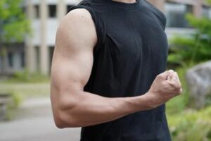 Muscoli forti anche invecchiando? Si può, ecco come avere l’effetto Braccio di ferro