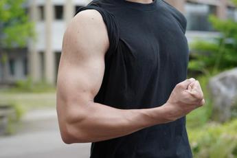 Muscoli forti anche invecchiando? Si può, ecco come avere l’effetto Braccio di ferro