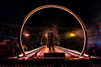 The Weeknd, la prima notte a San Siro è un’odissea nel pop futuristico