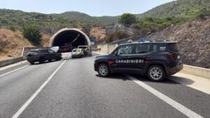 Scontro con due auto in fiamme nel Cagliaritano, due morti e diversi feriti