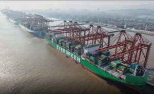 In Cina otto dei primi dieci porti al mondo per volume di merci movimentate