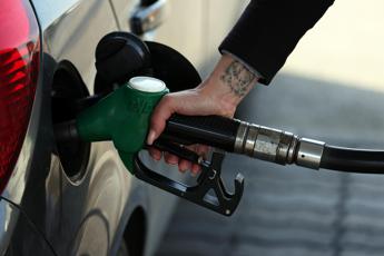 Da mezzanotte gasolio a meno 17 centesimi, (vedi per quanto)