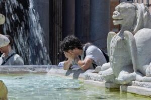 Caldo record, domani sabato di fuoco per la quarta ondata: 19 bollini rossi e 5 arancioni