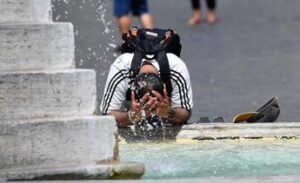 Caldo estremo, oggi 14 città in allerta massima. Da domani il Nord torna a respirare