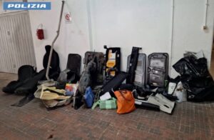 Roma – Dalla “seconda vita” della refurtiva ai colpi negli esercizi commerciali, 7 arresti della polizia