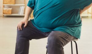 Muore schiacciato dal peso del cognato obeso