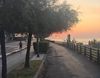 Insegue il fratello sul lungomare e lo uccide con una mannaia