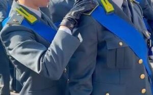 Finanziera di 22 anni cade dal terzo piano della scuola della Guardia di Finanza, morta dopo intervento