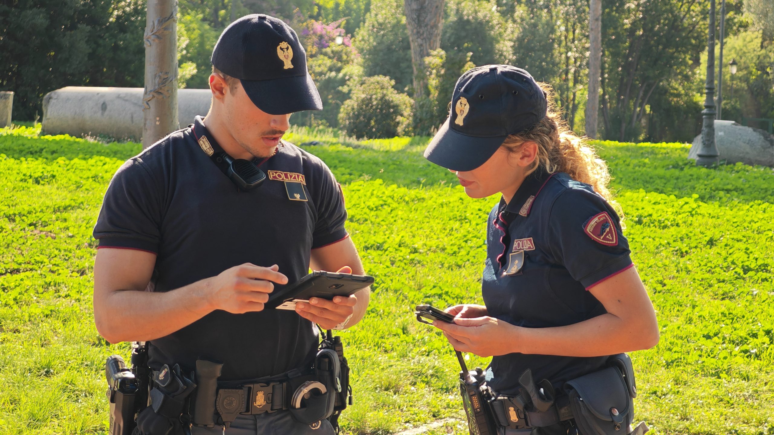 Roma – Scaraventa a terra una turista per rubarle il telefono, localizzato e arrestato subito dopo grazie al gps
