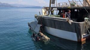 Gaeta, il mistero dell’ala riemersa dal Tirreno: potrebbe appartenere a un Phantom della U.S. Navy precipitato nel 1974