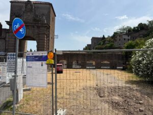 Viterbo – Al via il restauro di Porta Faul: recuperata anche la stanza sopra l’antico ingresso, chiusa da decenni