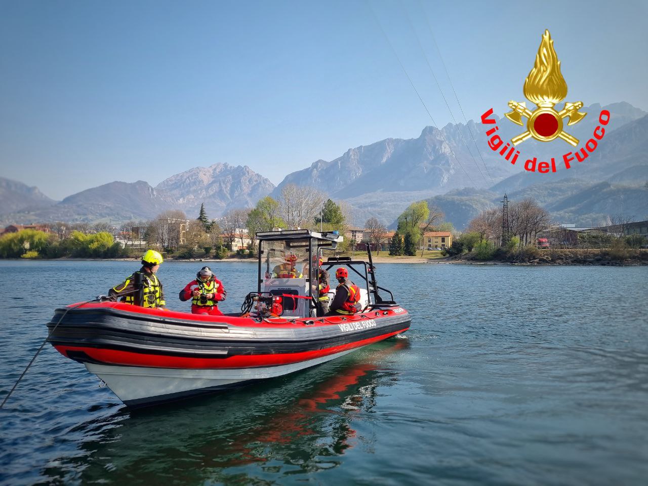 Como – Si tuffa nel lago e non riemerge, dispersa bambina di 10 anni