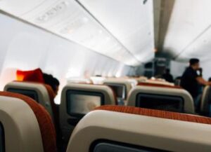 Dieci ore chiusi in aereo, il volo da incubo a Bologna a Malaga