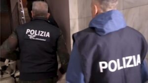 Faceva propaganda all’Isis e aveva tutorial per bombe, arrestato 16enne a Como