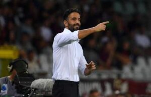 Mercato, penultimo giorno: la Juve trova Sarr, il Milan pesca Hutchinson