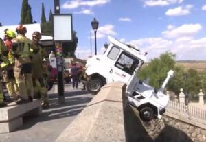 Paura a Toledo, trenino turistico parte senza conducente: ferito un turista italiano