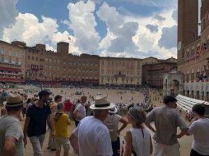 Siena, temporale sulla città: Palio rinviato