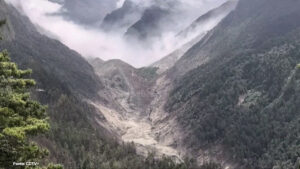 Tibet, una frana al confine con il Nepal travolge strade e infrastrutture