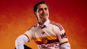AS Roma, presentata la seconda maglia. E Pellegrini rinnova